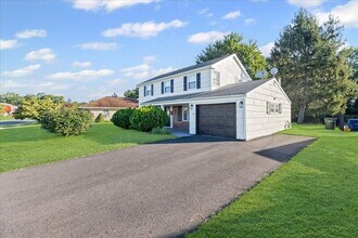 114 Millbrook Dr in Willingboro, NJ - Building Photo - Building Photo