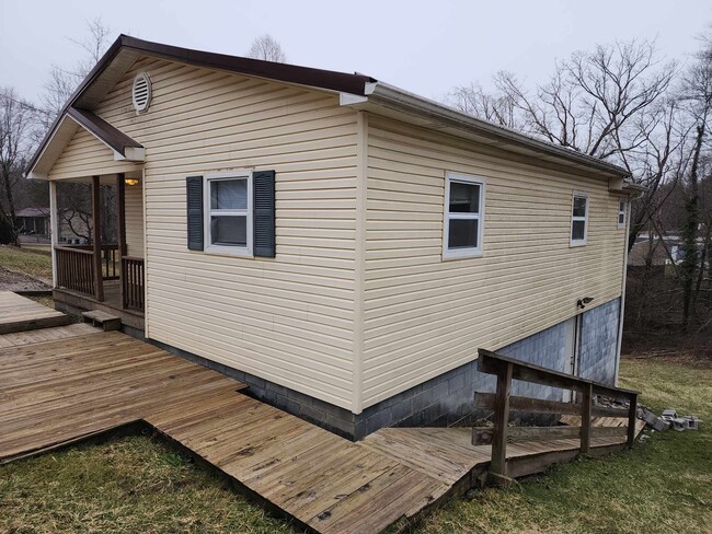 108 Ann St in Beckley, WV - Foto de edificio - Building Photo