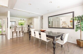 25 High Point Rd in East Hampton, NY - Building Photo - Building Photo