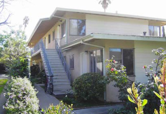 66 S San Marino Ave in Pasadena, CA - Building Photo - Building Photo