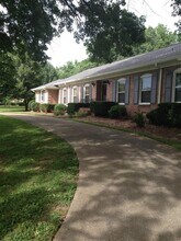 310 Robinhood Rd in Brentwood, TN - Foto de edificio - Building Photo