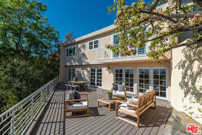 615 N Saltair Ave in Los Angeles, CA - Building Photo - Building Photo