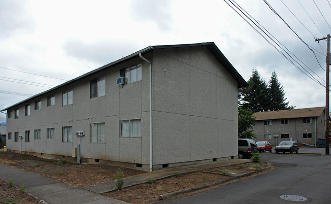 Pacific Apartments in Springfield, OR - Building Photo - Building Photo