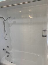 5861 W Gunnison St, Unit 1 in Chicago, IL - Building Photo - Building Photo