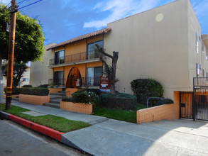 The Montego Apartments in Inglewood, CA - Building Photo - Building Photo