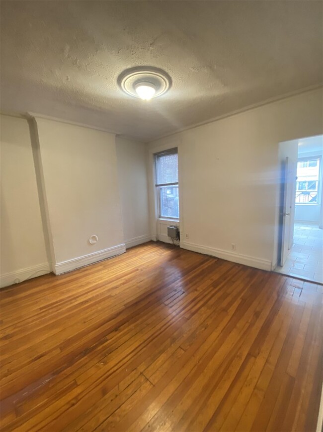 112 14th St-Unit -1 in Hoboken, NJ - Building Photo - Building Photo