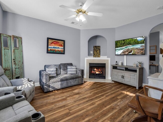 6103 Dane Dr in Dallas, NC - Building Photo - Building Photo