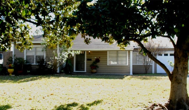 property at 1347 Gardenia Dr