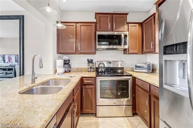 805 River Point Dr in Naples, FL - Foto de edificio - Building Photo