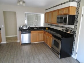 1255 Whitehall Way in Vacaville, CA - Building Photo - Building Photo