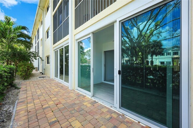 212 Banyan Blvd in Naples, FL - Building Photo - Building Photo