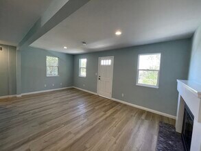 6818 Santa Susana Pass Rd in Simi Valley, CA - Foto de edificio - Building Photo