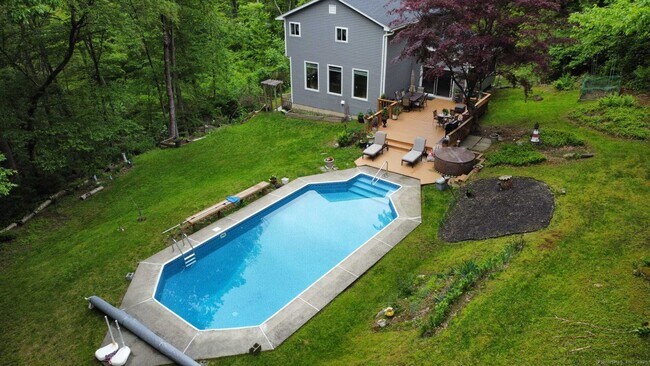 8 Glenview Dr in Sherman, CT - Foto de edificio - Building Photo