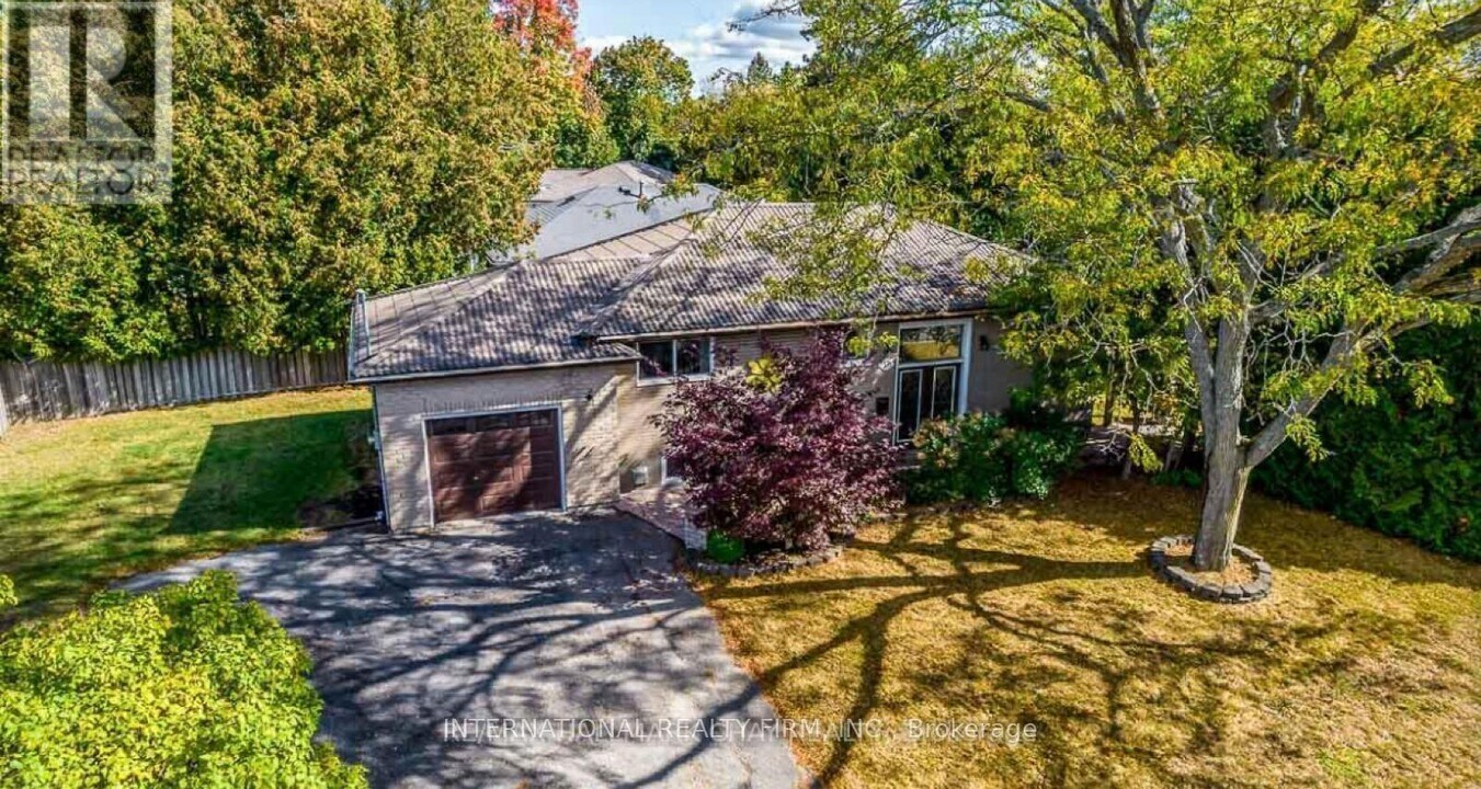 37 Foreht Crescent in Aurora, ON - Building Photo