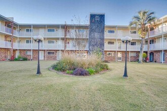 710 Scenic Hwy, Unit 202 in Pensacola, FL - Building Photo - Building Photo