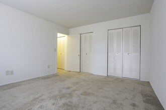 Pine Hill Apartments in Elkton, MD - Building Photo - Interior Photo