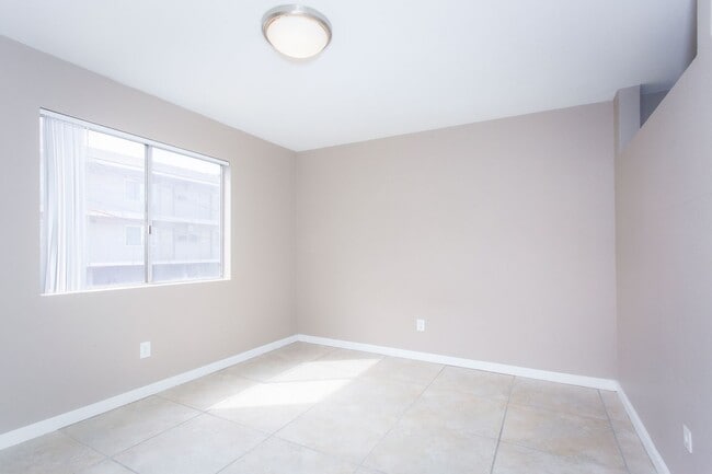 214 S 8th St in Las Vegas, NV - Building Photo - Building Photo