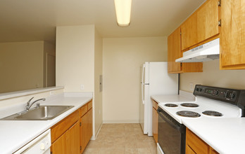 Cochrane Village in Morgan Hill, CA - Building Photo - Interior Photo