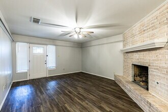 7005 Geneva Ave in Lubbock, TX - Foto de edificio - Building Photo