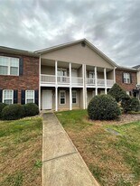 1609 Oak Leaf Dr NW in Hickory, NC - Building Photo