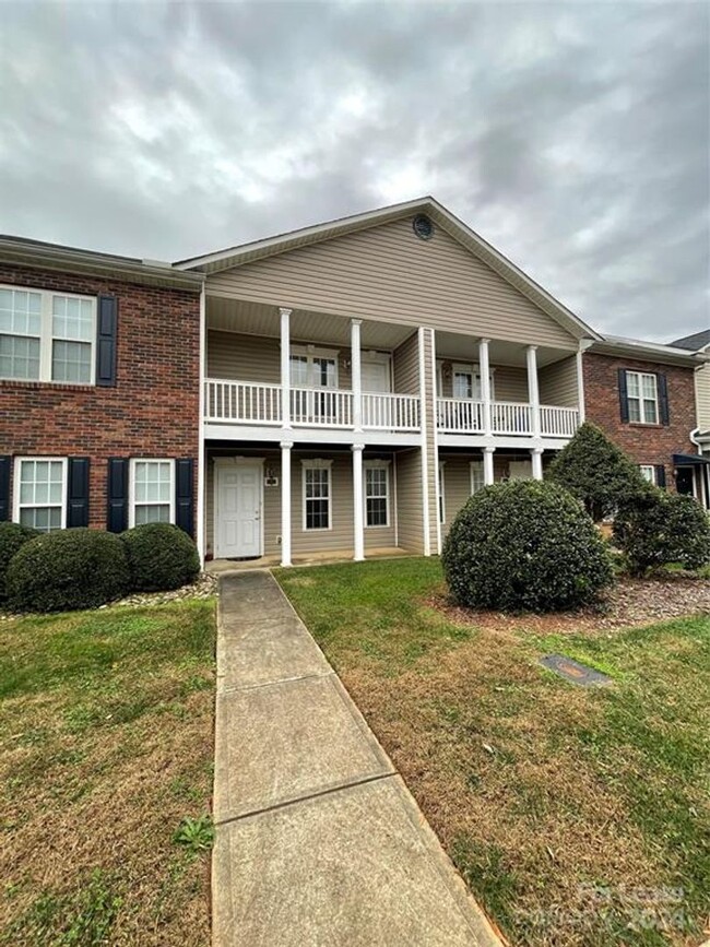 property at 1619 Oak Leaf Dr NW