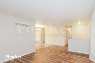 5613 Manning Ave in Raytown, MO - Building Photo - Building Photo