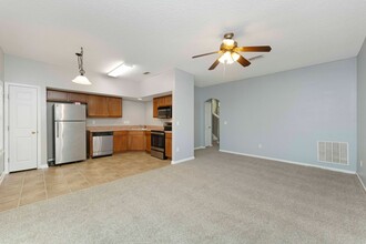 5260 Collins Rd in Jacksonville, FL - Building Photo - Building Photo