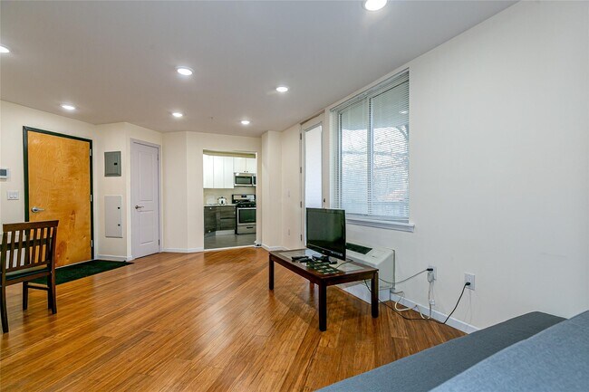 55 Middle Neck Rd in Great Neck Plaza, NY - Building Photo - Building Photo