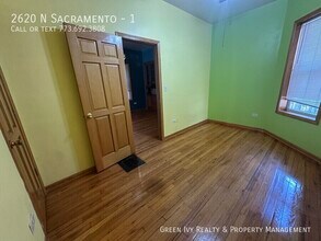 2620 N Sacramento Ave in Chicago, IL - Building Photo - Building Photo