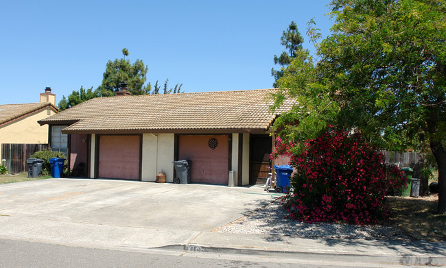 117 Bond Ave in Petaluma, CA - Building Photo - Building Photo