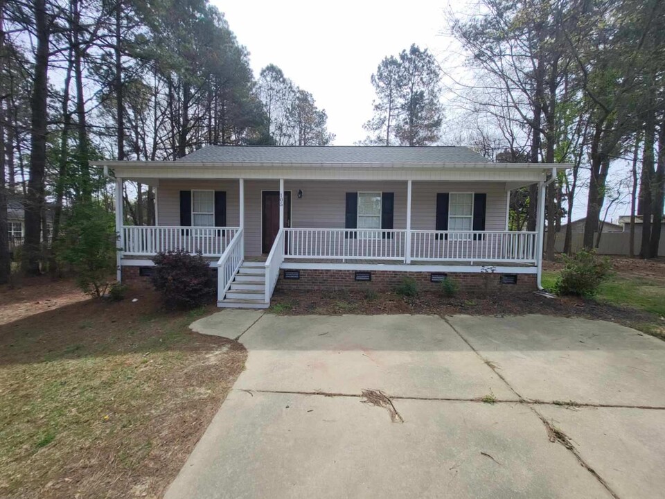 105 Brookwood Ct in Four Oaks, NC - Building Photo