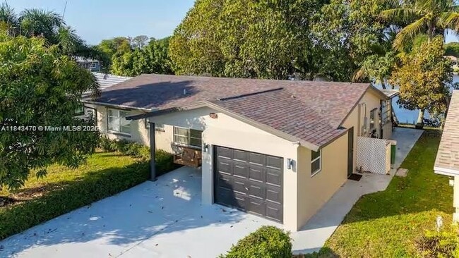 5817 NW 70th Terrace in Tamarac, FL - Building Photo - Building Photo