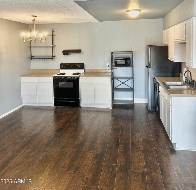 1440 N Idaho Rd in Apache Junction, AZ - Building Photo - Building Photo