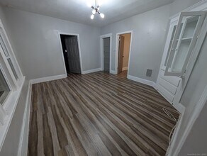 3788 Main St, Unit 2nd floor in Bridgeport, CT - Building Photo - Building Photo