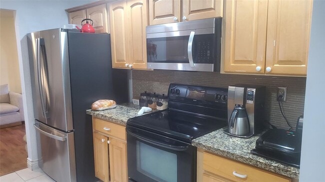 616 SE 8th Ave in Deerfield Beach, FL - Building Photo - Building Photo