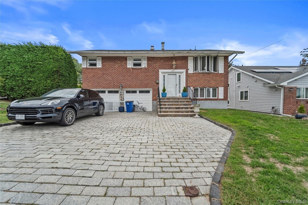 35 Westwind Rd in Yonkers, NY - Building Photo