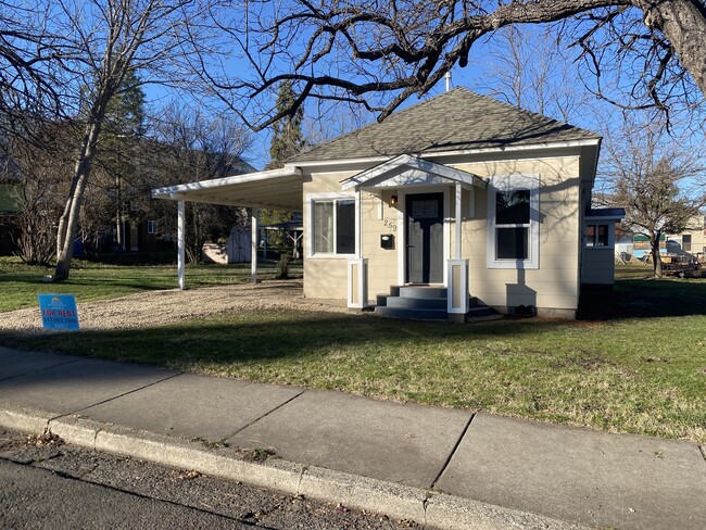 259 5th St in Ashland, OR - Foto de edificio - Building Photo