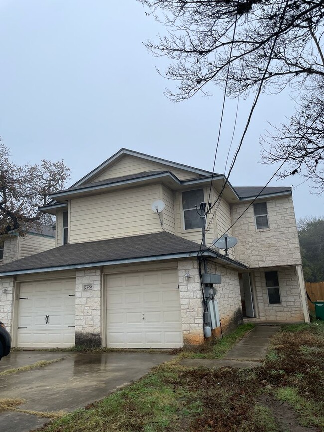 2400 Riddle Rd in Austin, TX - Building Photo - Building Photo