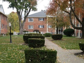 Eastgate Gardens in Cincinnati, OH - Building Photo - Building Photo