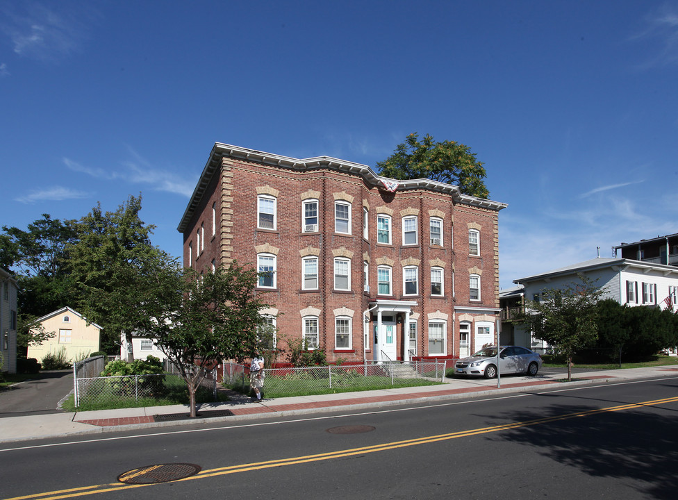 184 Washington St in New Britain, CT - Building Photo