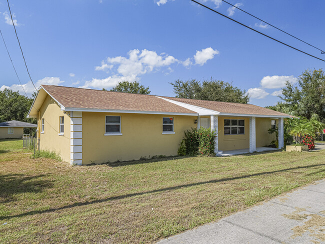 4875 66th Ave in Vero Beach, FL - Building Photo - Building Photo