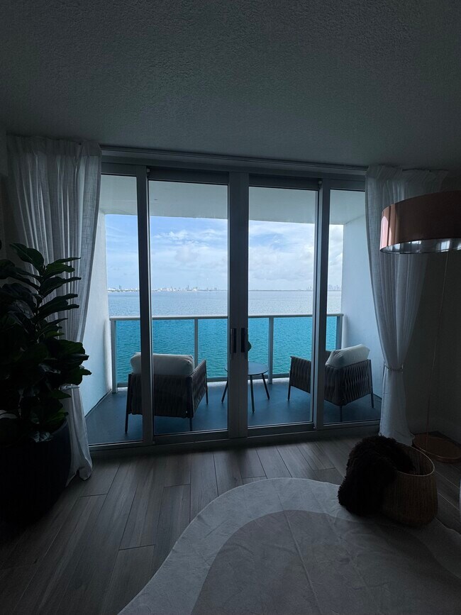 1275 NE 79th St, Unit 811 in Miami, FL - Building Photo - Building Photo