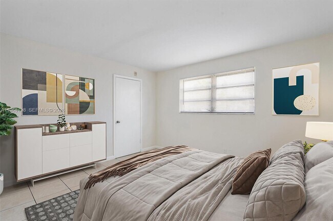 1715 N 16th Ave in Hollywood, FL - Foto de edificio - Building Photo