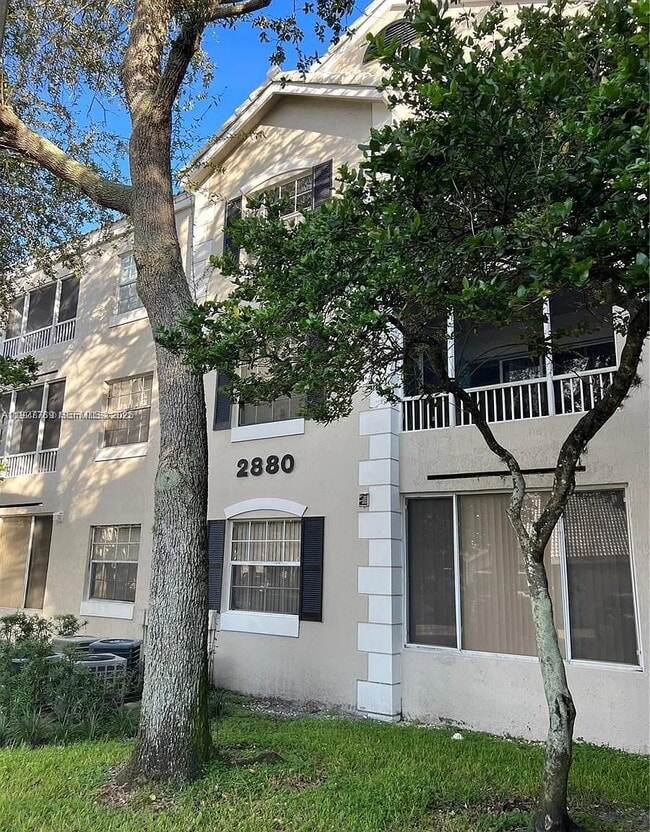 property at 2880 N Oakland Forest Dr