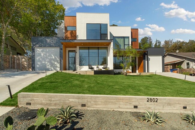 property at 2802 Oak Crest Ave