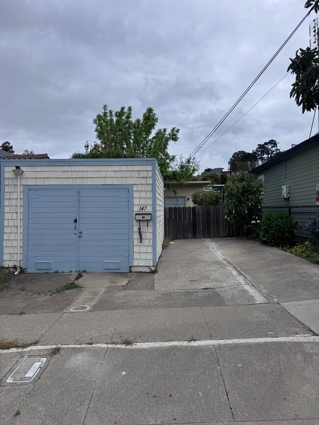 147 San Bruno Ave in Brisbane, CA - Building Photo - Building Photo