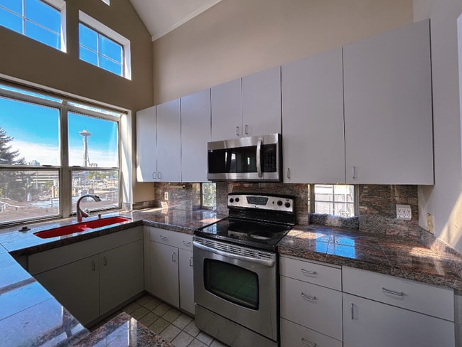 property at 915 6th Ave N
