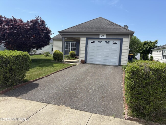 21 Newbury Row in Manchester Township, NJ - Building Photo - Building Photo