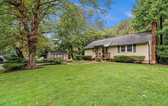 7824 Ridgewood Dr in Annandale, VA - Building Photo - Building Photo