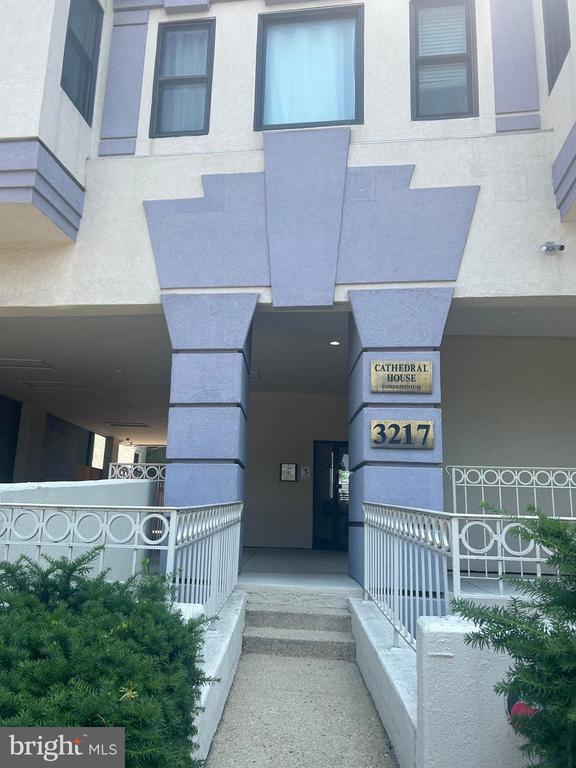 3217 Wisconsin Ave NW in Washington, DC - Building Photo - Building Photo